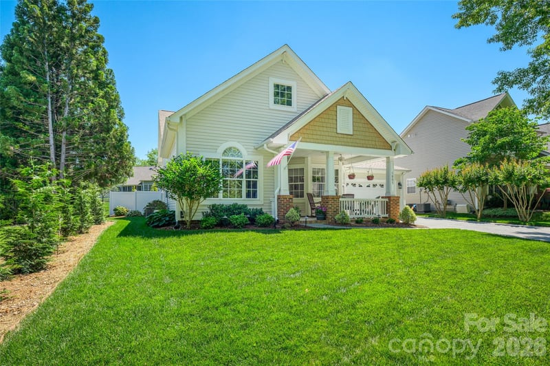 1005 Feather Oak Ln, Matthews, NC 28104