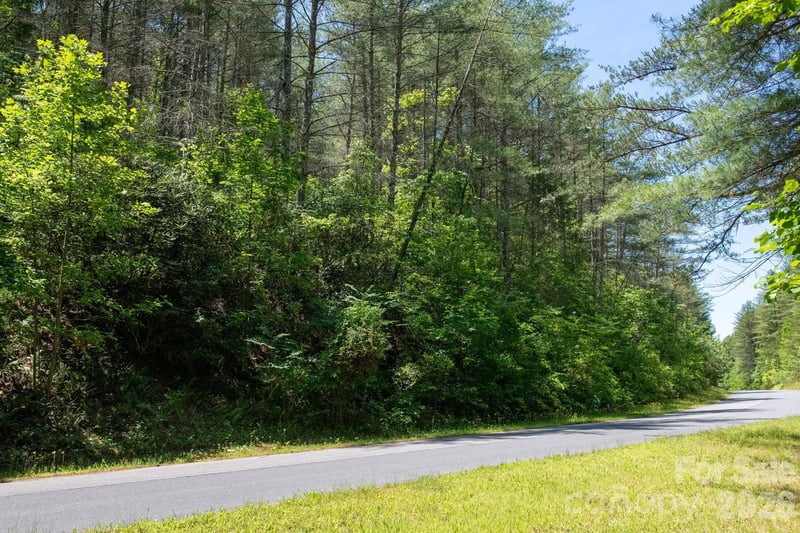 000 Narrow Gauge Dr #18, Lenoir, NC 28645