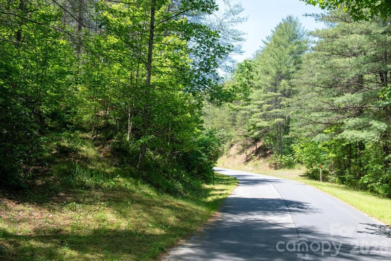 000 Narrow Gauge Dr #18, Lenoir, NC 28645
