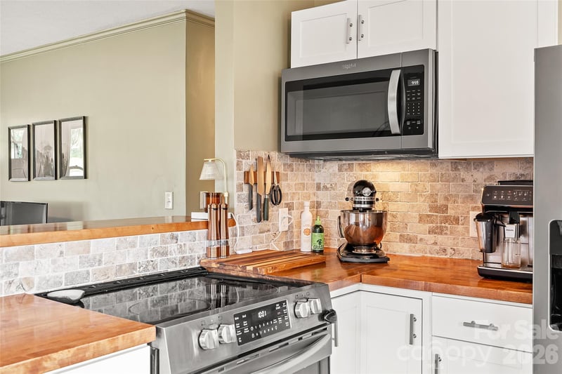 708 Prince Dr, Hendersonville, NC 28791
