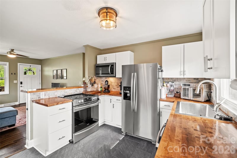 708 Prince Dr, Hendersonville, NC 28791