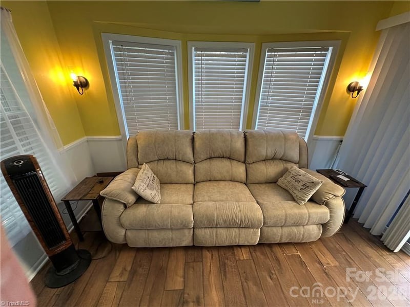 112 Cardinal Dr, New London, NC 28127