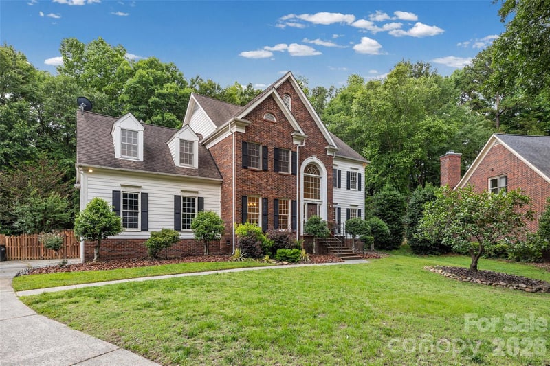 7411 Leharne Dr, Charlotte, NC 28270
