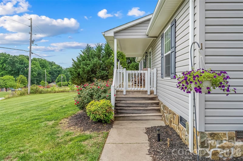 1498 Salem Rd, Morganton, NC 28655