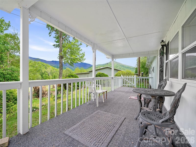 74 Socrates Ln, Burnsville, NC 28714