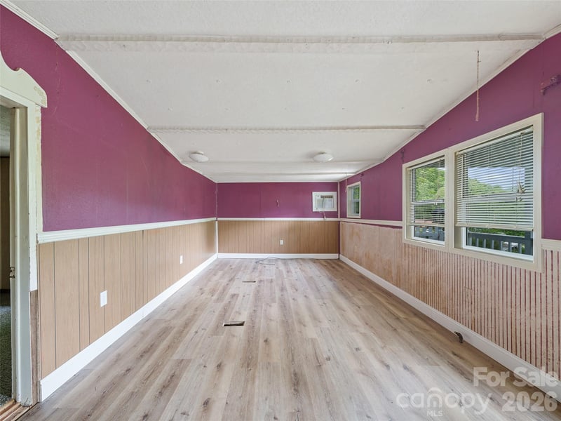 74 Socrates Ln, Burnsville, NC 28714
