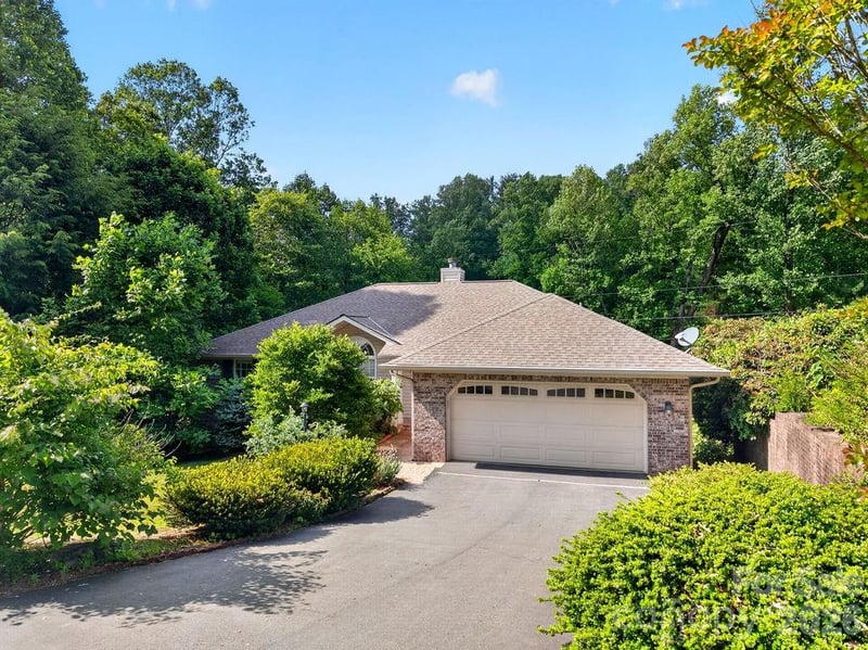 7 Firestone Ct, Etowah, NC 28729