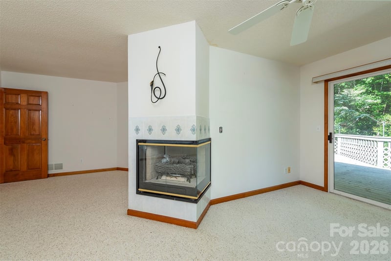 29 Hillcreek Dr, Asheville, NC 28804