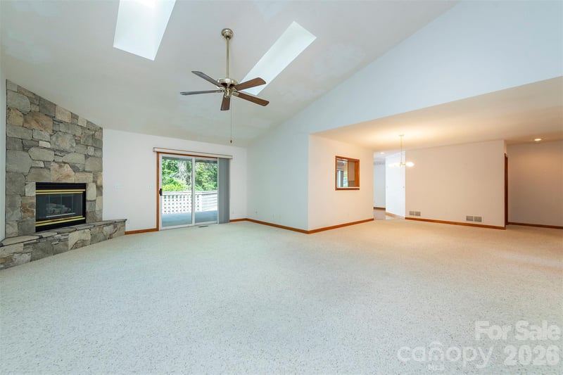 29 Hillcreek Dr, Asheville, NC 28804