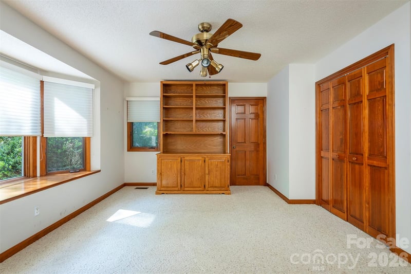 29 Hillcreek Dr, Asheville, NC 28804