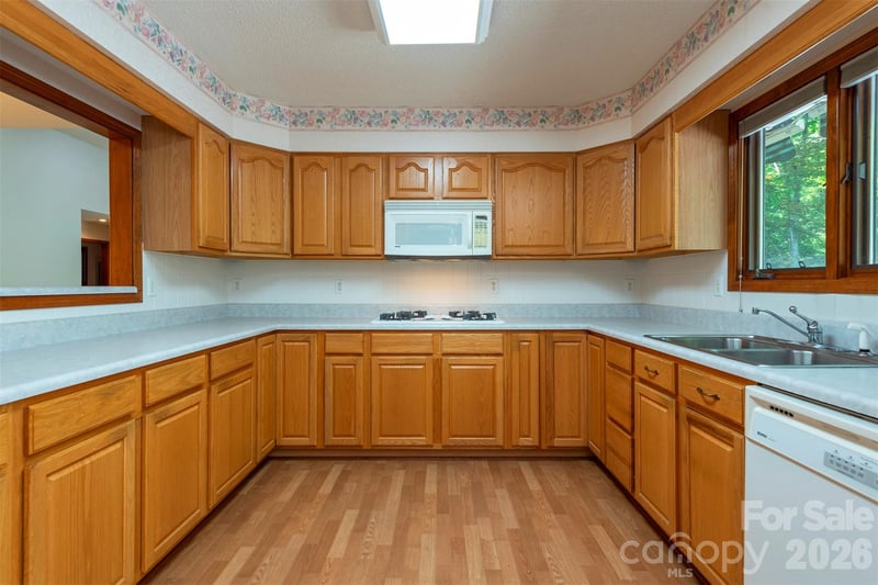 29 Hillcreek Dr, Asheville, NC 28804