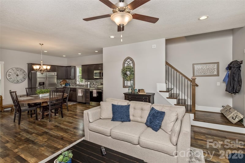 206 Linsonwood Rd, Waynesville, NC 28786