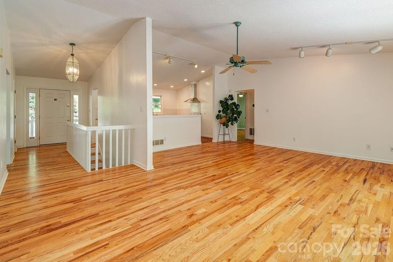 146 Churchill Downs Dr, Fairview, NC 28730