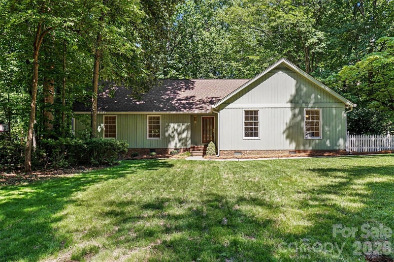 319 Kingsley Dr, Charlotte, NC 28270
