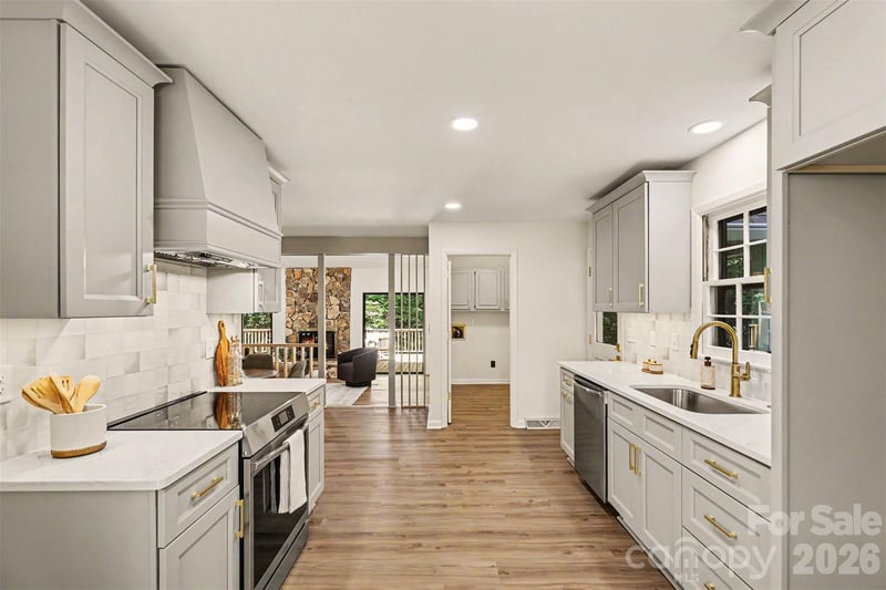 319 Kingsley Dr, Charlotte, NC 28270