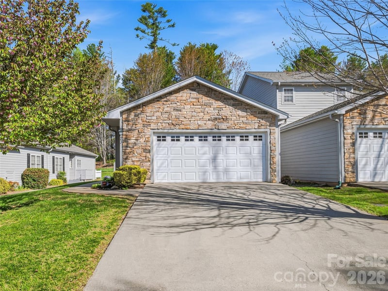 23 Holiday Dr, Arden, NC 28704