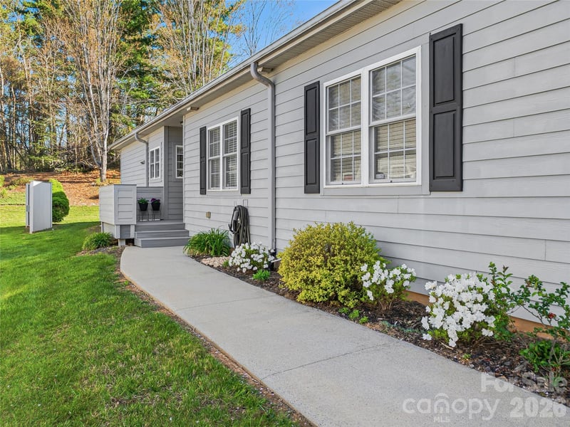 23 Holiday Dr, Arden, NC 28704