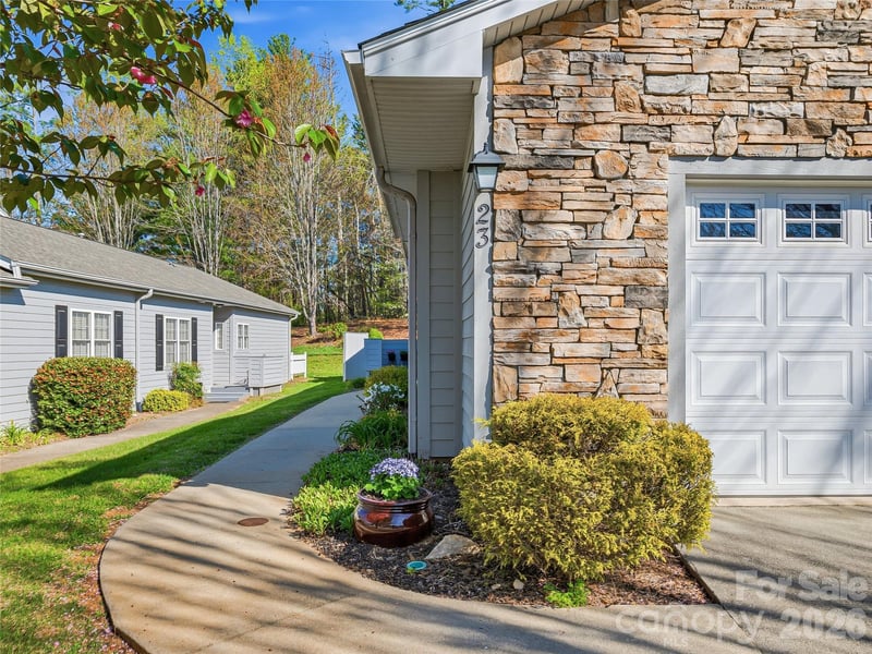 23 Holiday Dr, Arden, NC 28704