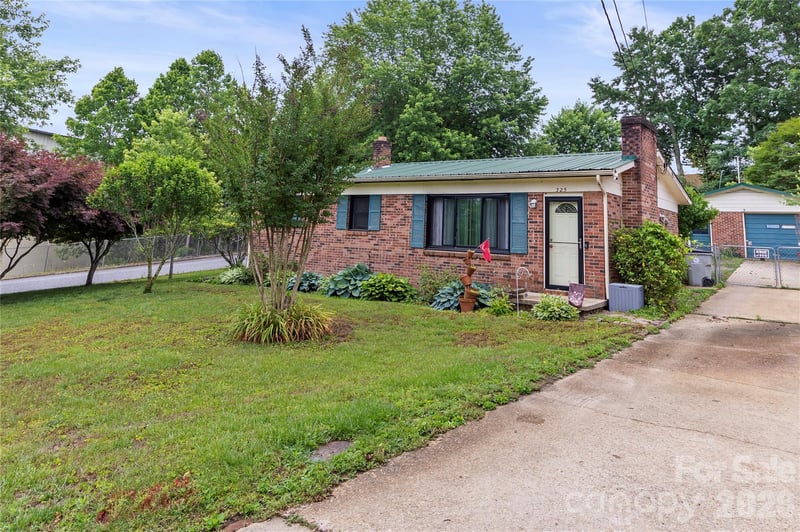 325 Swanson Dr, Lenoir, NC 28645