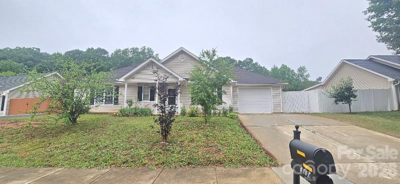 5751 Justins Forest Dr, Charlotte, NC 28212