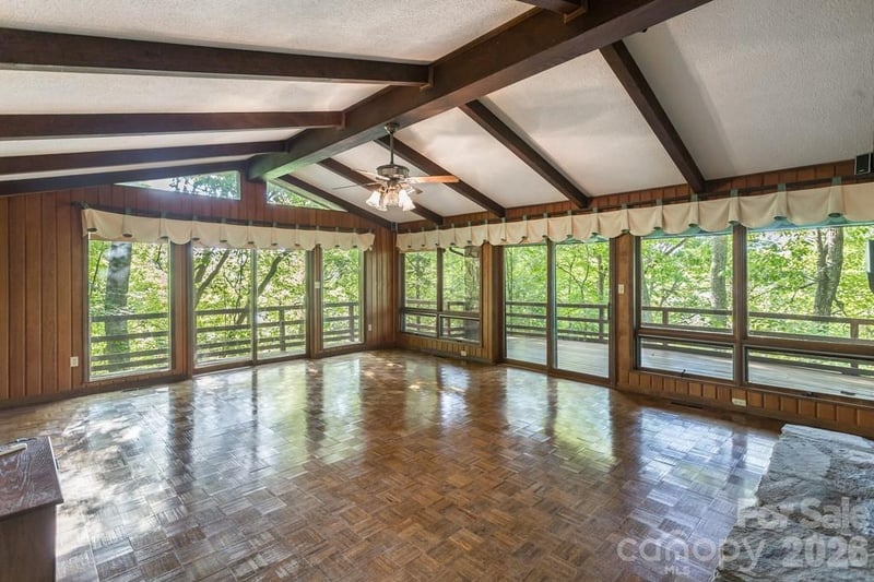 1126 Scenic Cir, Waynesville, NC 28786