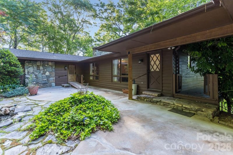 1126 Scenic Cir, Waynesville, NC 28786