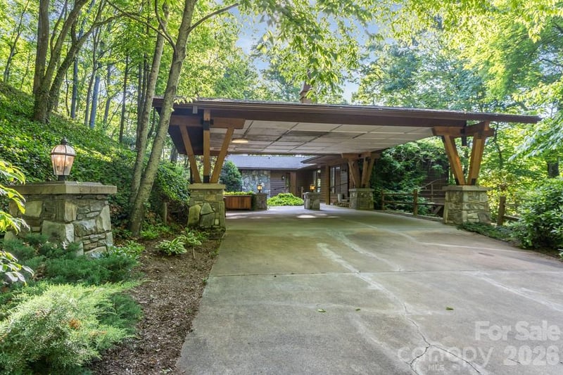 1126 Scenic Cir, Waynesville, NC 28786