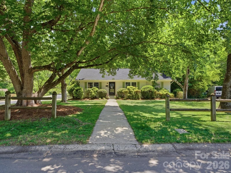 1534 Edgewater Dr, Charlotte, NC 28210