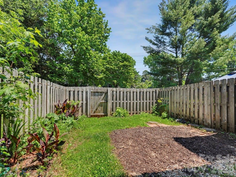 9416 Lexington Cir, Charlotte, NC 28213