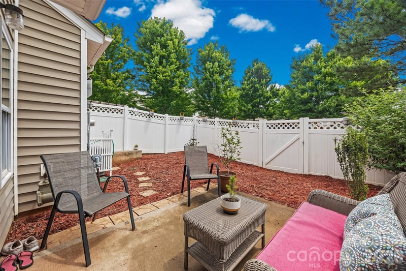 1435 Harpers Inlet Dr, Clover, SC 29710