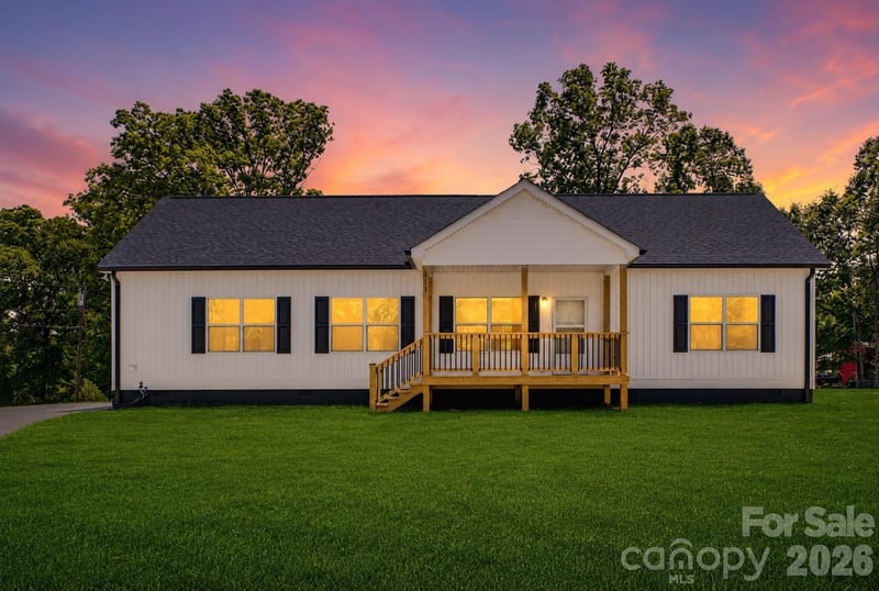 111 Sarah Ave, Newton, NC 28658