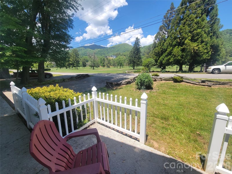 221 Moody Farm Rd, Maggie Valley, NC 28751