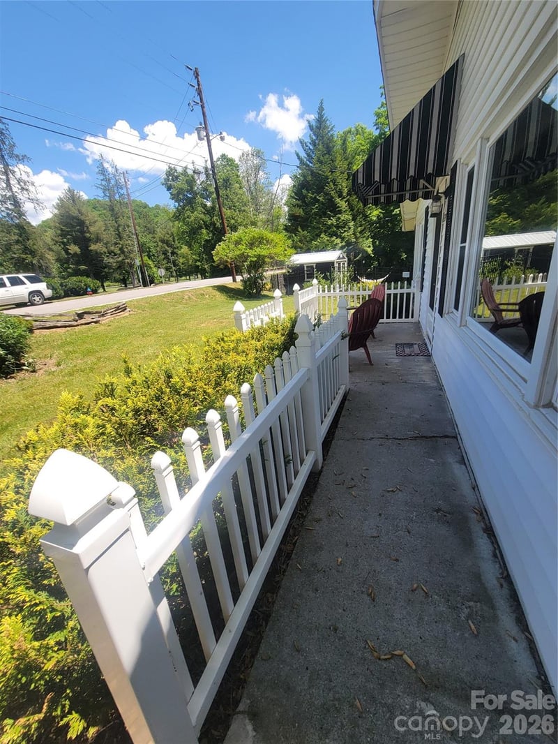 221 Moody Farm Rd, Maggie Valley, NC 28751