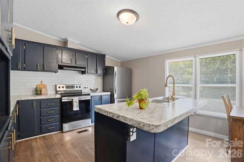 8755 Carroll St, Hickory, NC 28601