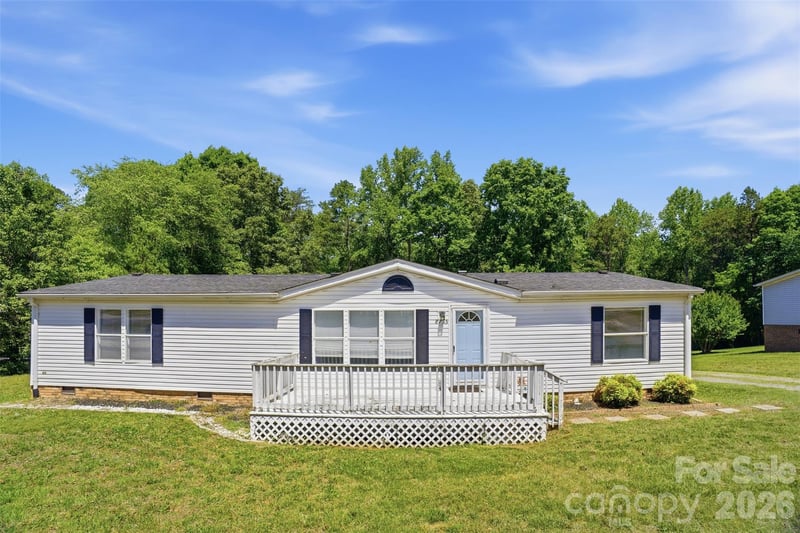 8755 Carroll St, Hickory, NC 28601