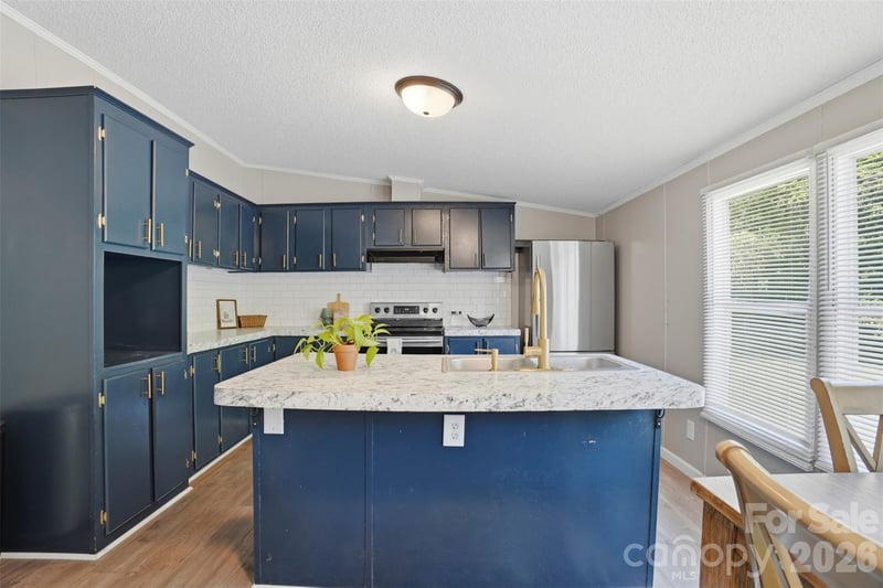 8755 Carroll St, Hickory, NC 28601