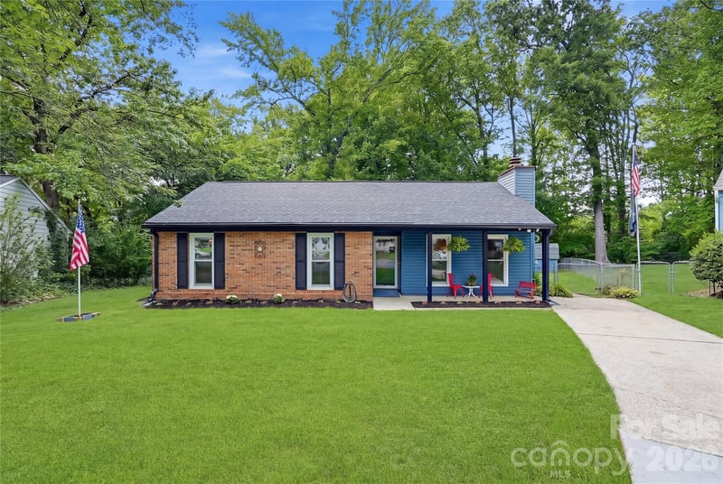 6804 Delta Lake Dr, Charlotte, NC 28215