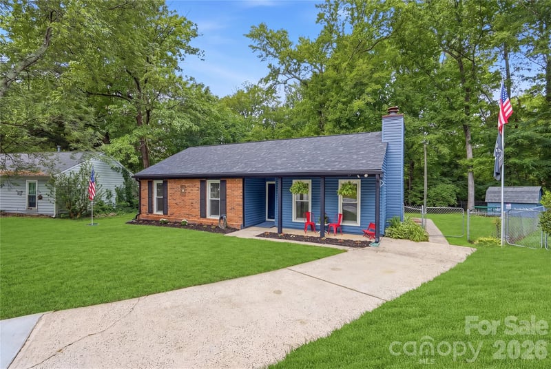 6804 Delta Lake Dr, Charlotte, NC 28215