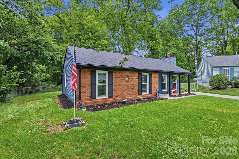 6804 Delta Lake Dr, Charlotte, NC 28215