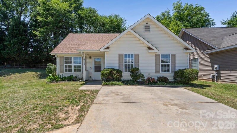 613 Hoskins Ridge Ln, Charlotte, NC 28216