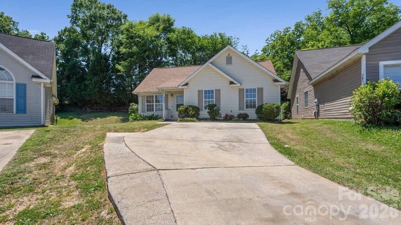 613 Hoskins Ridge Ln, Charlotte, NC 28216
