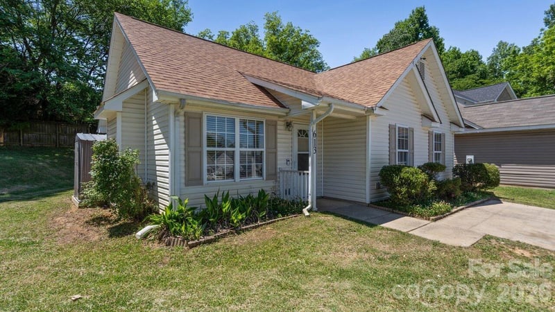 613 Hoskins Ridge Ln, Charlotte, NC 28216