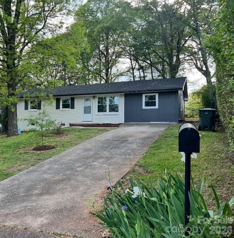 1450 3rd St, Hickory, NC 28602