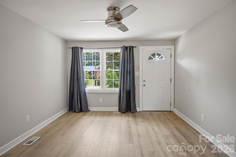 1450 3rd St, Hickory, NC 28602