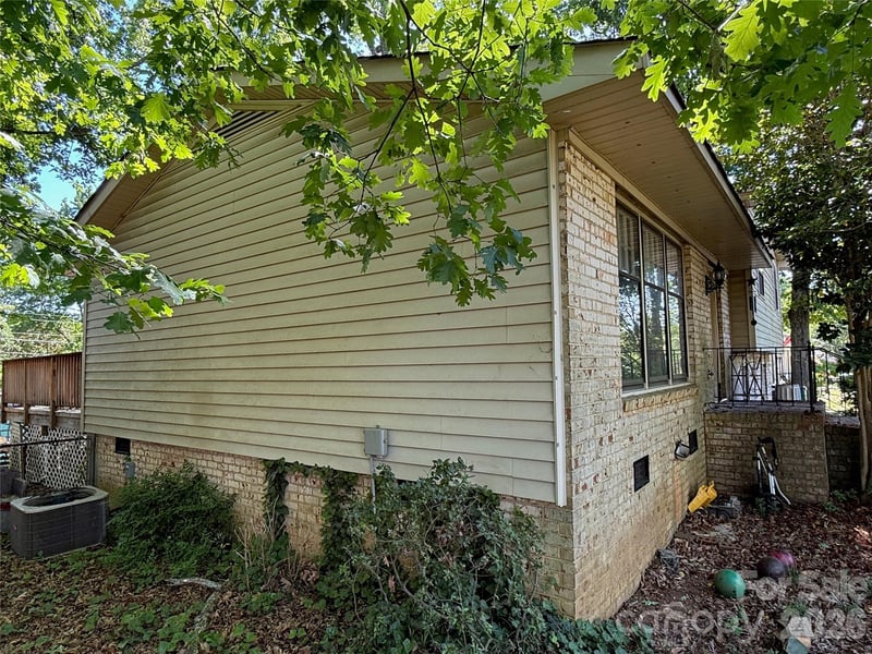 1129 Mclaughlin Dr, Charlotte, NC 28212