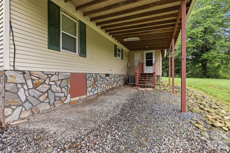 1309 Poole Gooden Rd, Hiddenite, NC 28636