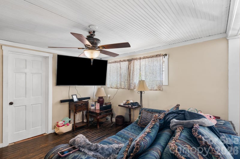 43 Candler School Rd, Candler, NC 28715