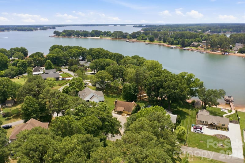 220 Shoreline Loop, Mooresville, NC 28117