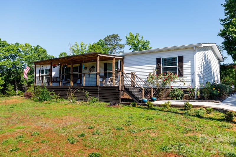 1283 Countryside Dr, Blackstock, SC 29014