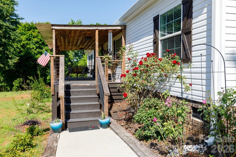 1283 Countryside Dr, Blackstock, SC 29014